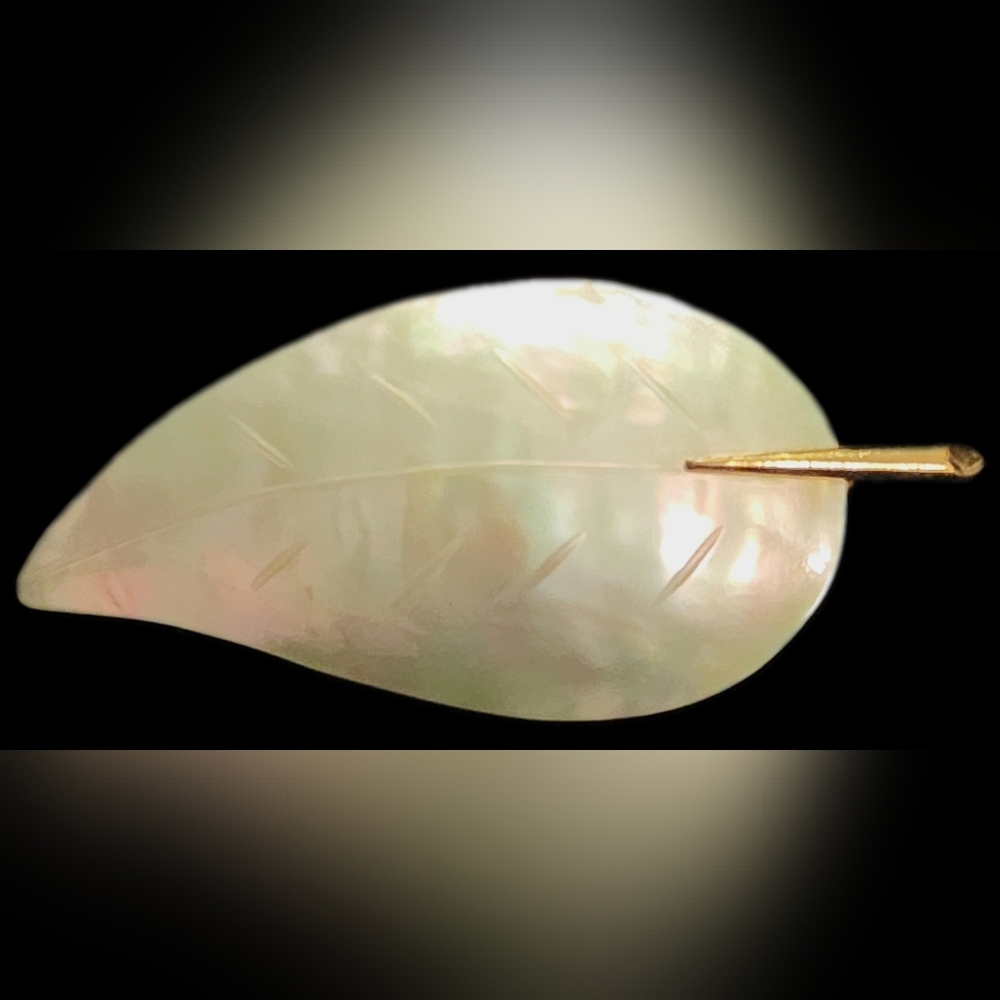 Vintage Western Germany Mother of Pearl Leaf Brooch - Picture 1 of 7